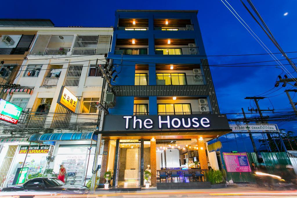 The House Patong Hotel Bagian luar foto