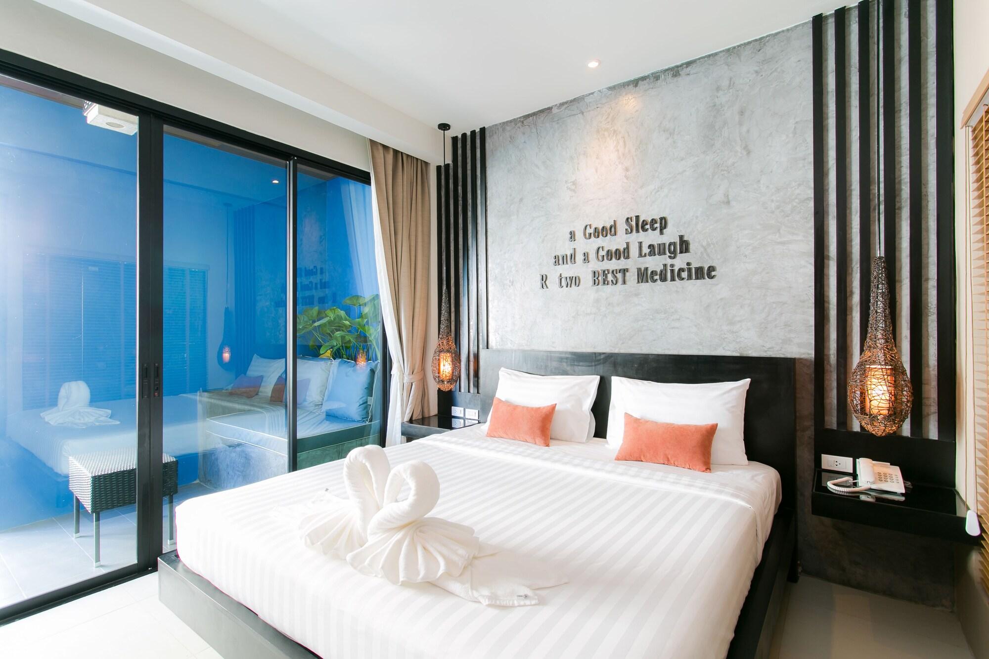 The House Patong Hotel Bagian luar foto