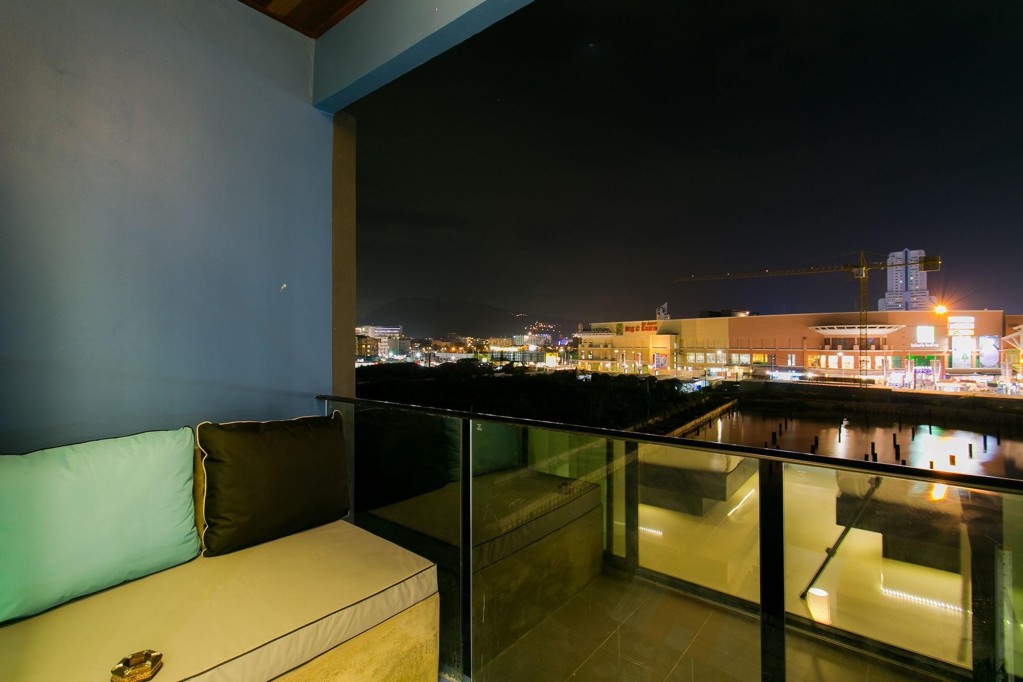 The House Patong Hotel Bagian luar foto