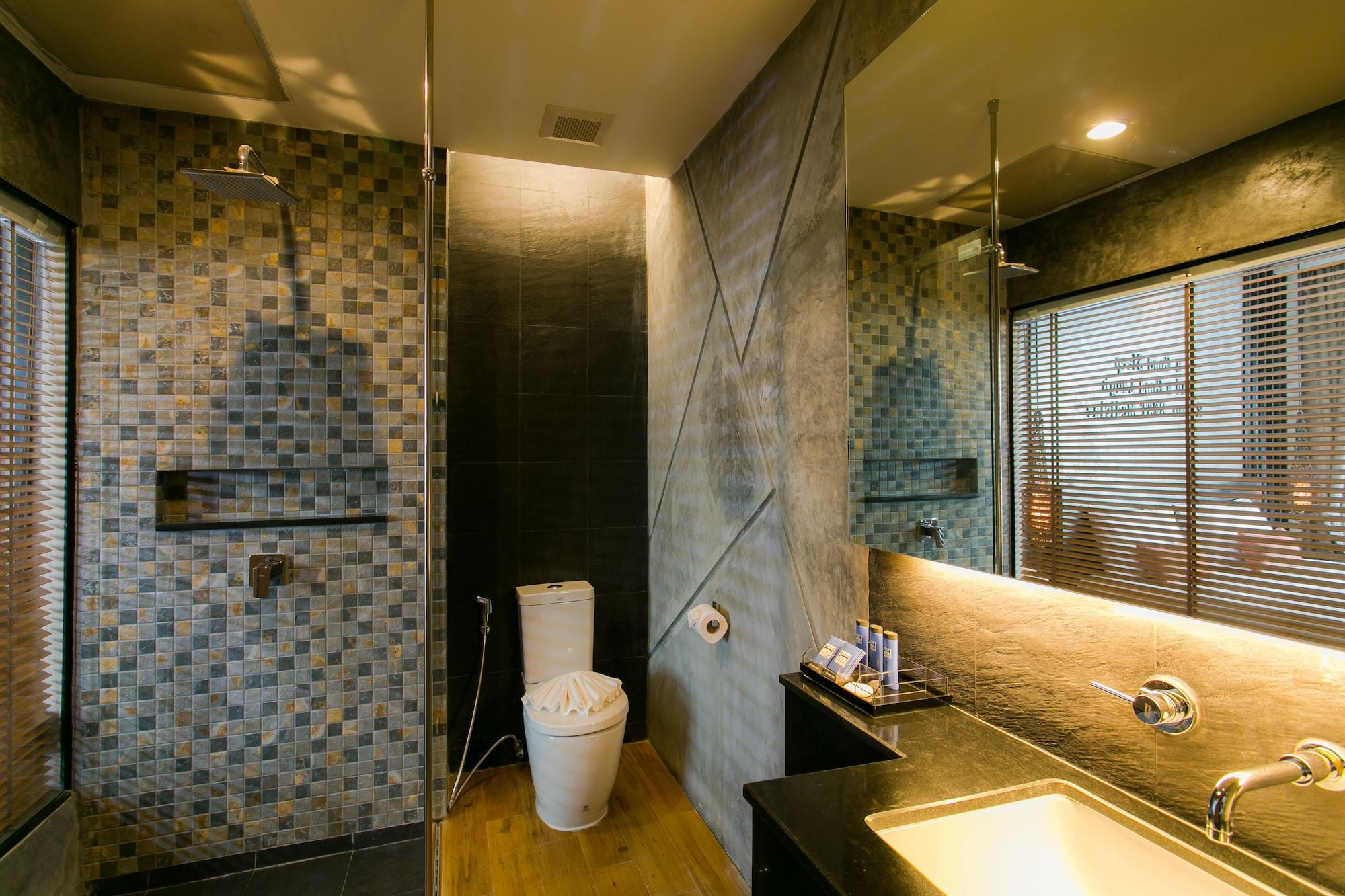The House Patong Hotel Bagian luar foto