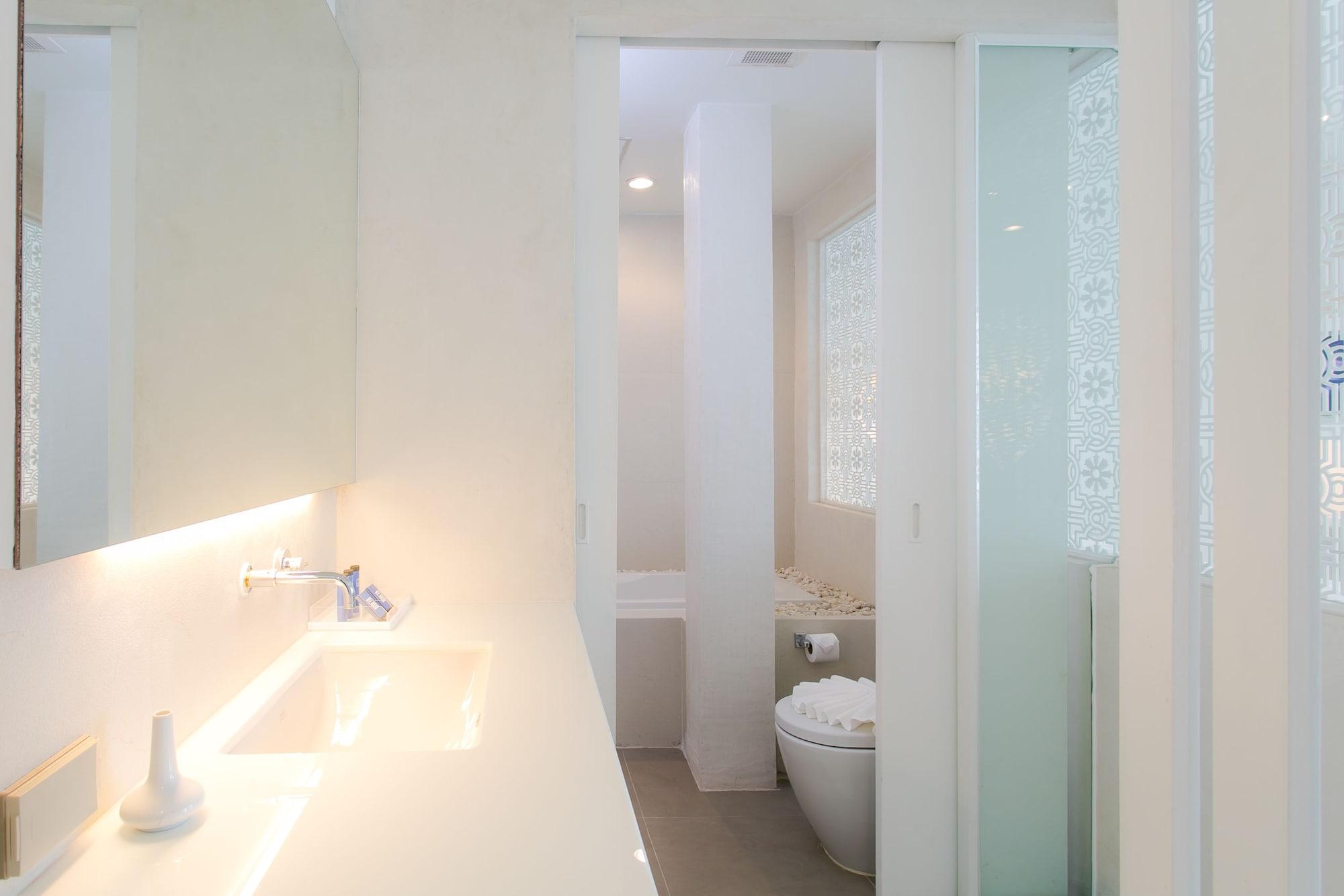 The House Patong Hotel Bagian luar foto