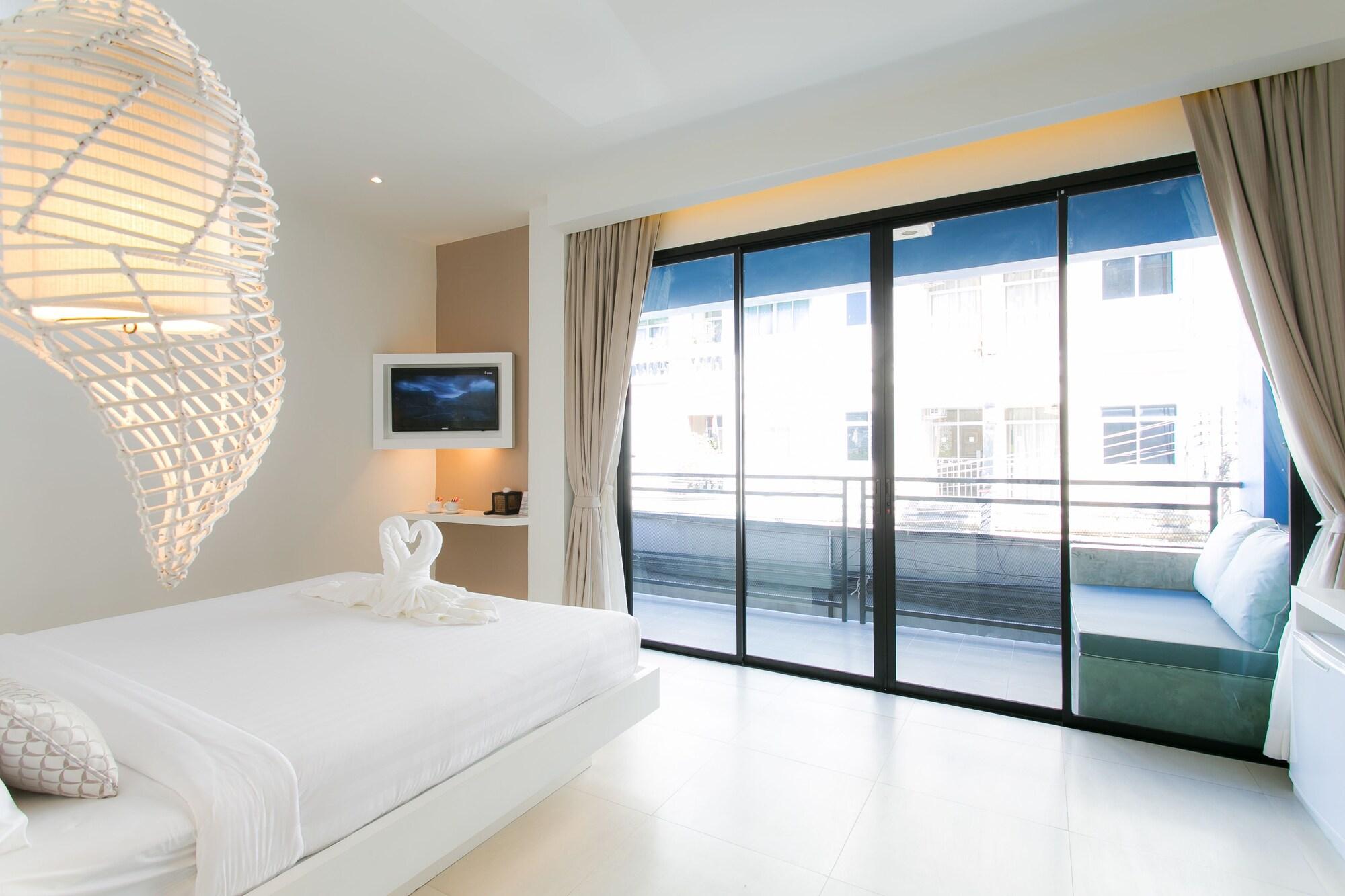The House Patong Hotel Bagian luar foto