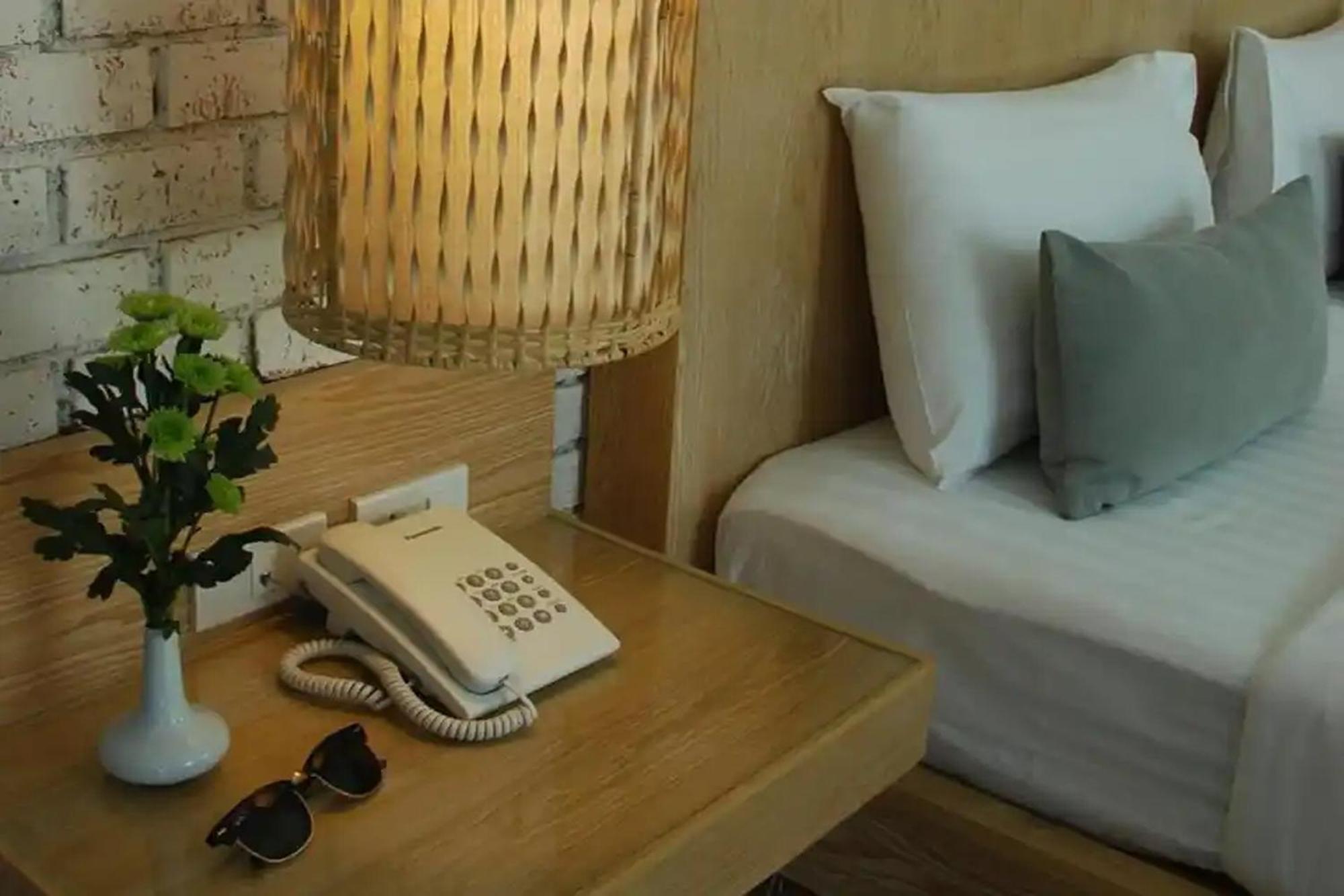 The House Patong Hotel Bagian luar foto