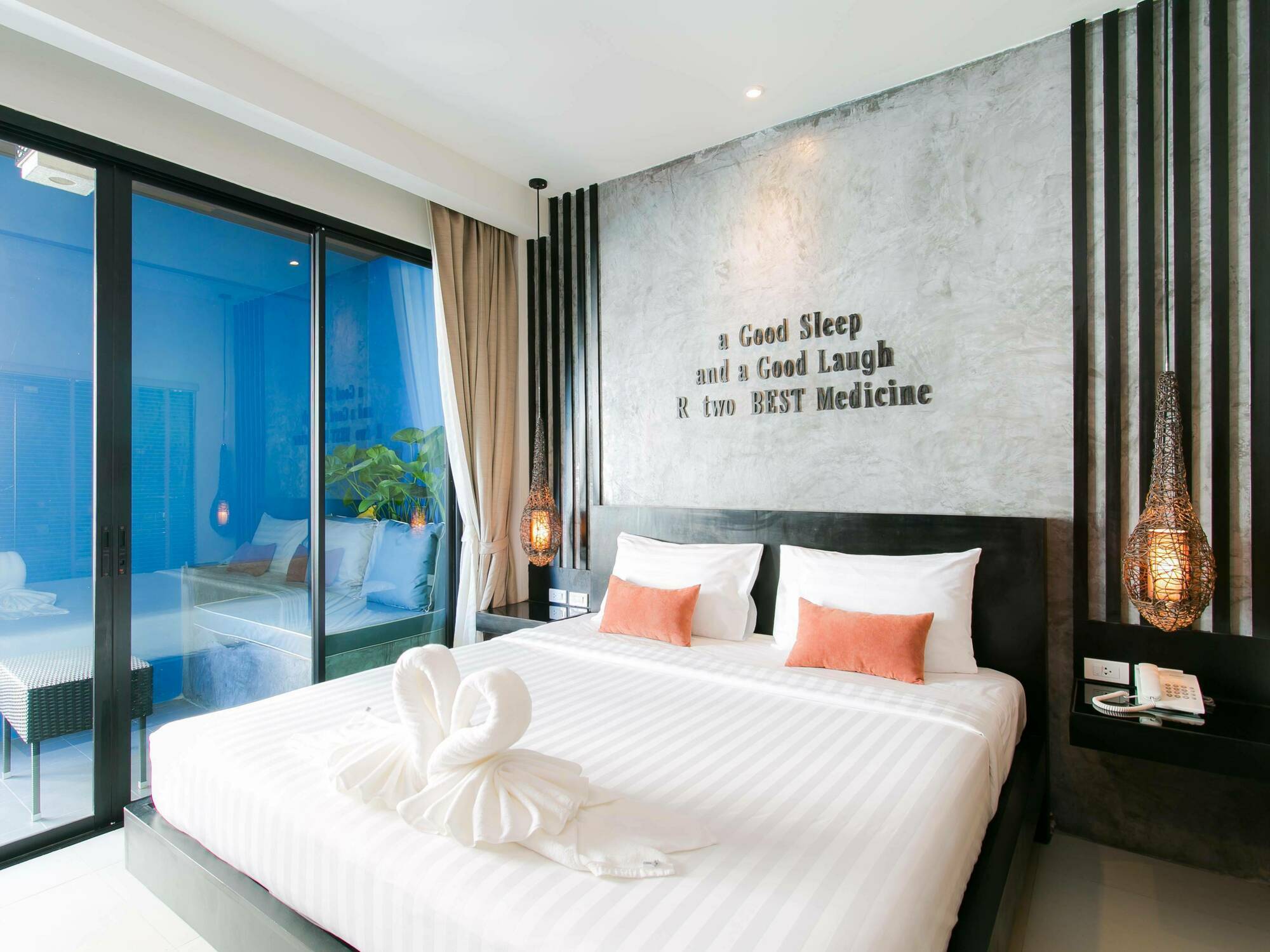 The House Patong Hotel Bagian luar foto