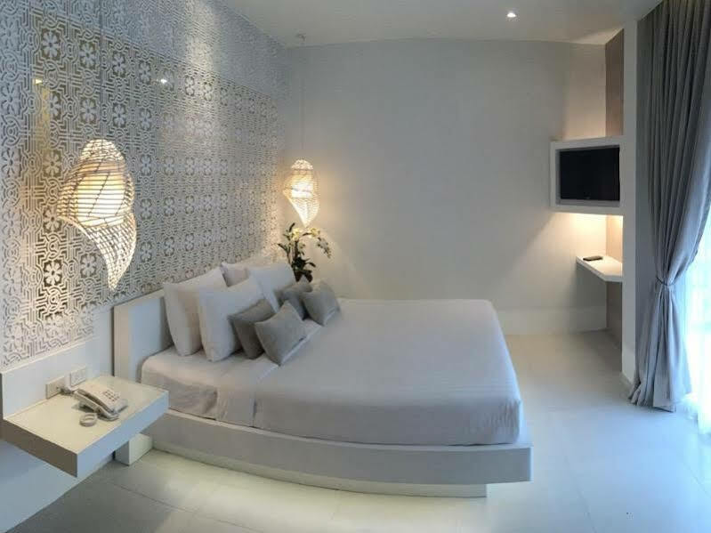 The House Patong Hotel Bagian luar foto