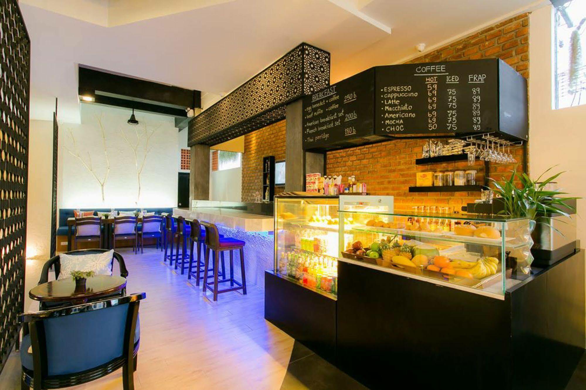 The House Patong Hotel Bagian luar foto