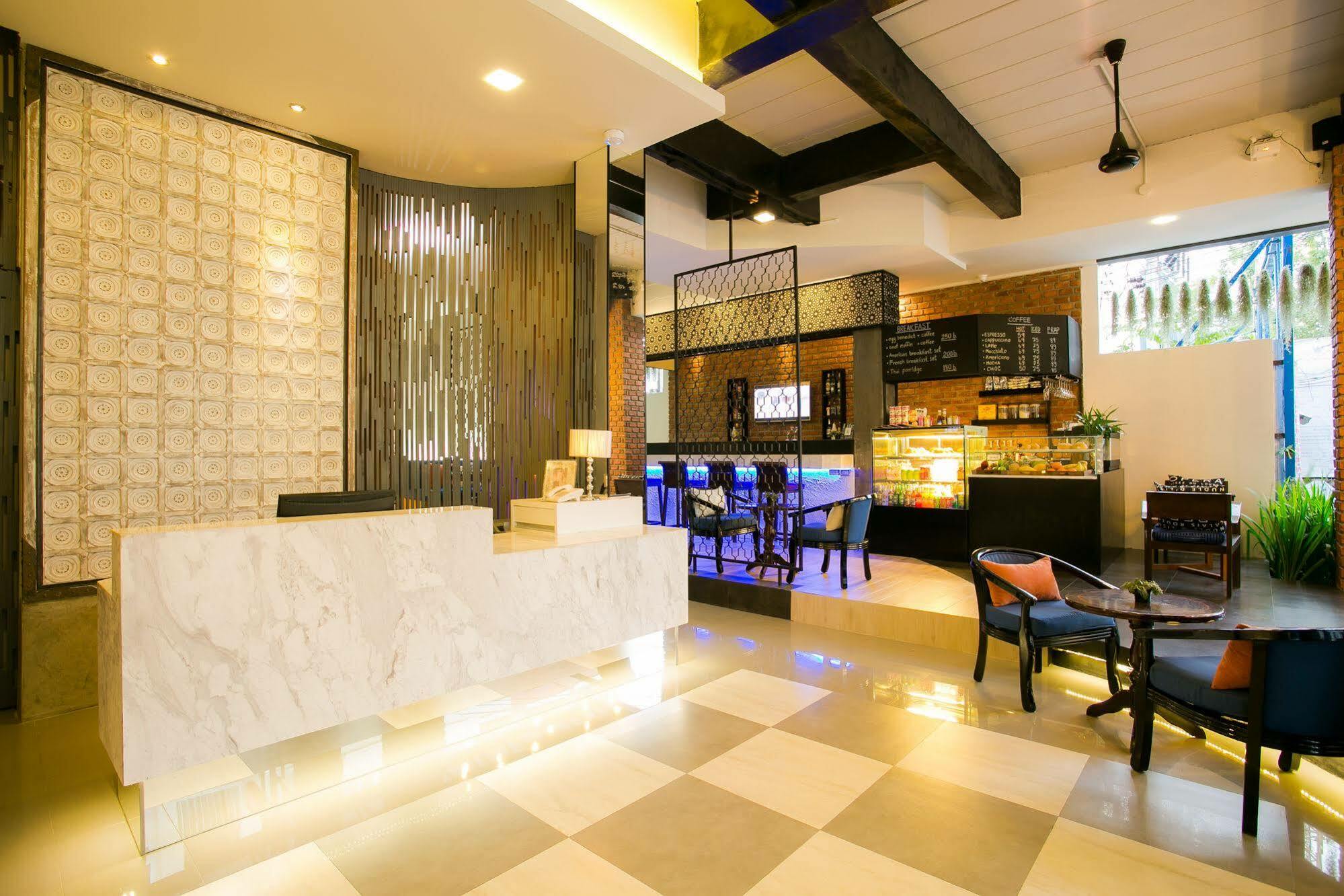 The House Patong Hotel Bagian luar foto