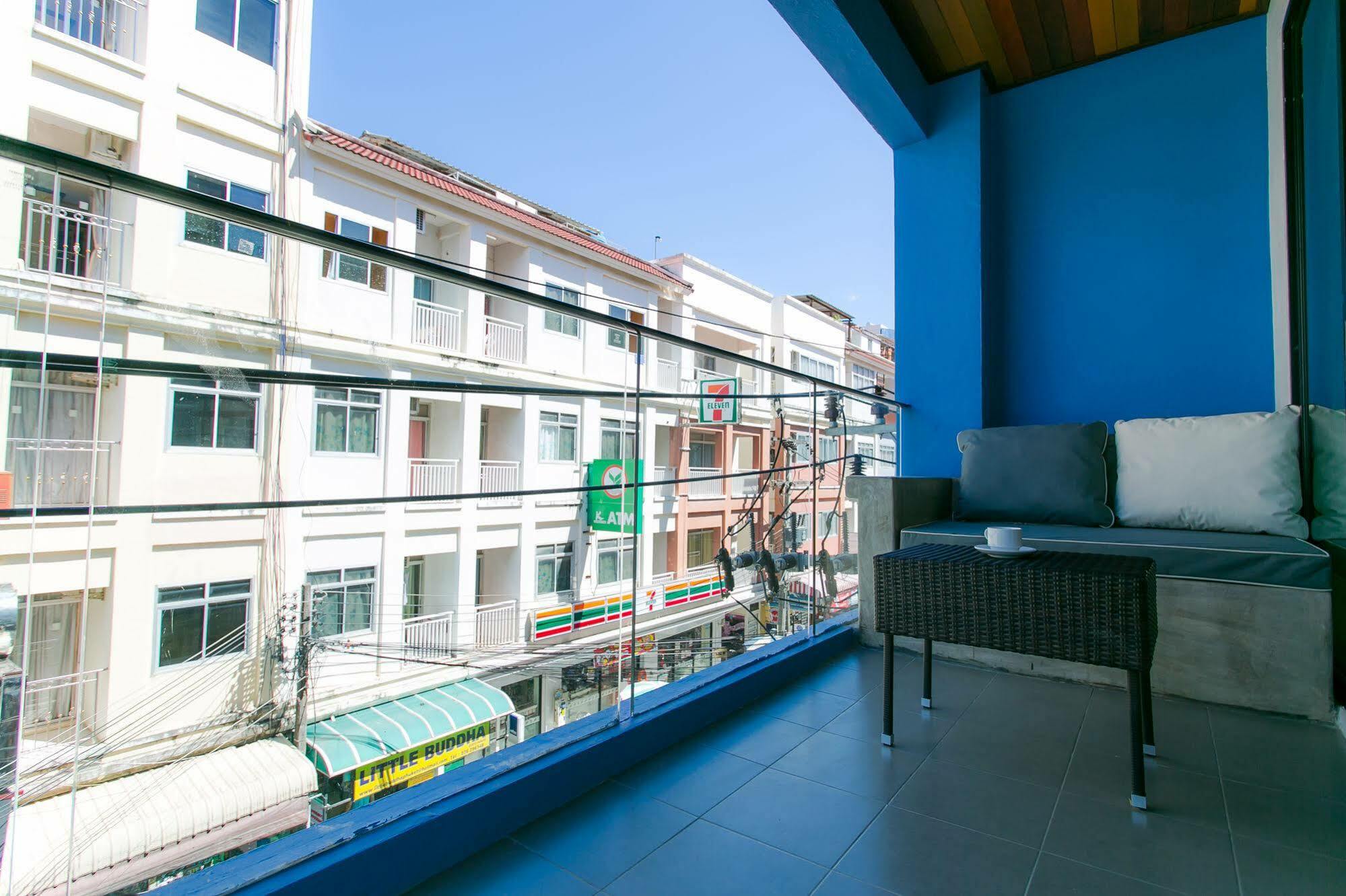 The House Patong Hotel Bagian luar foto