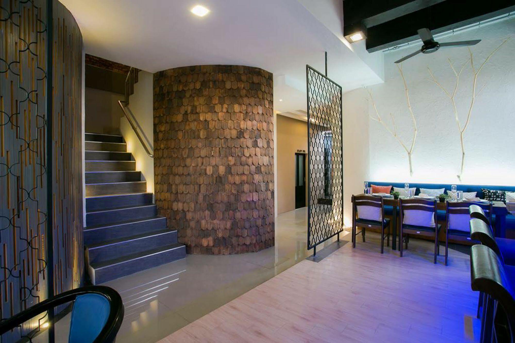 The House Patong Hotel Bagian luar foto